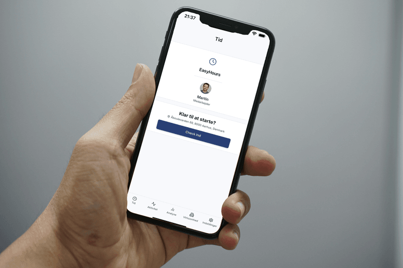 Person using mobile app for time tracking